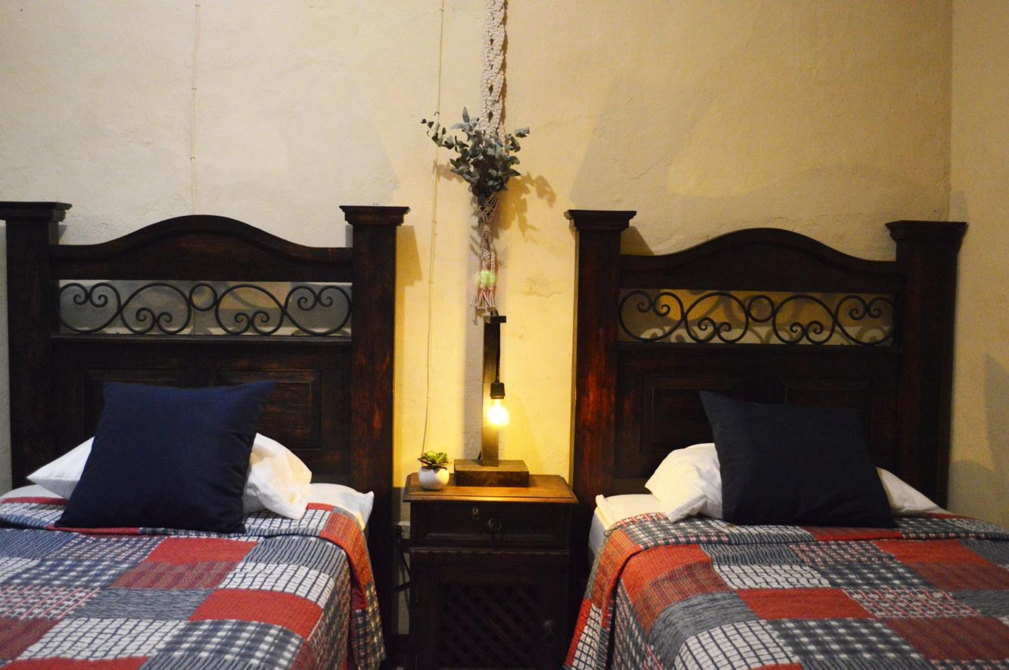 Ave Del Paraiso Guest House Антигуа-Гватемала Экстерьер фото