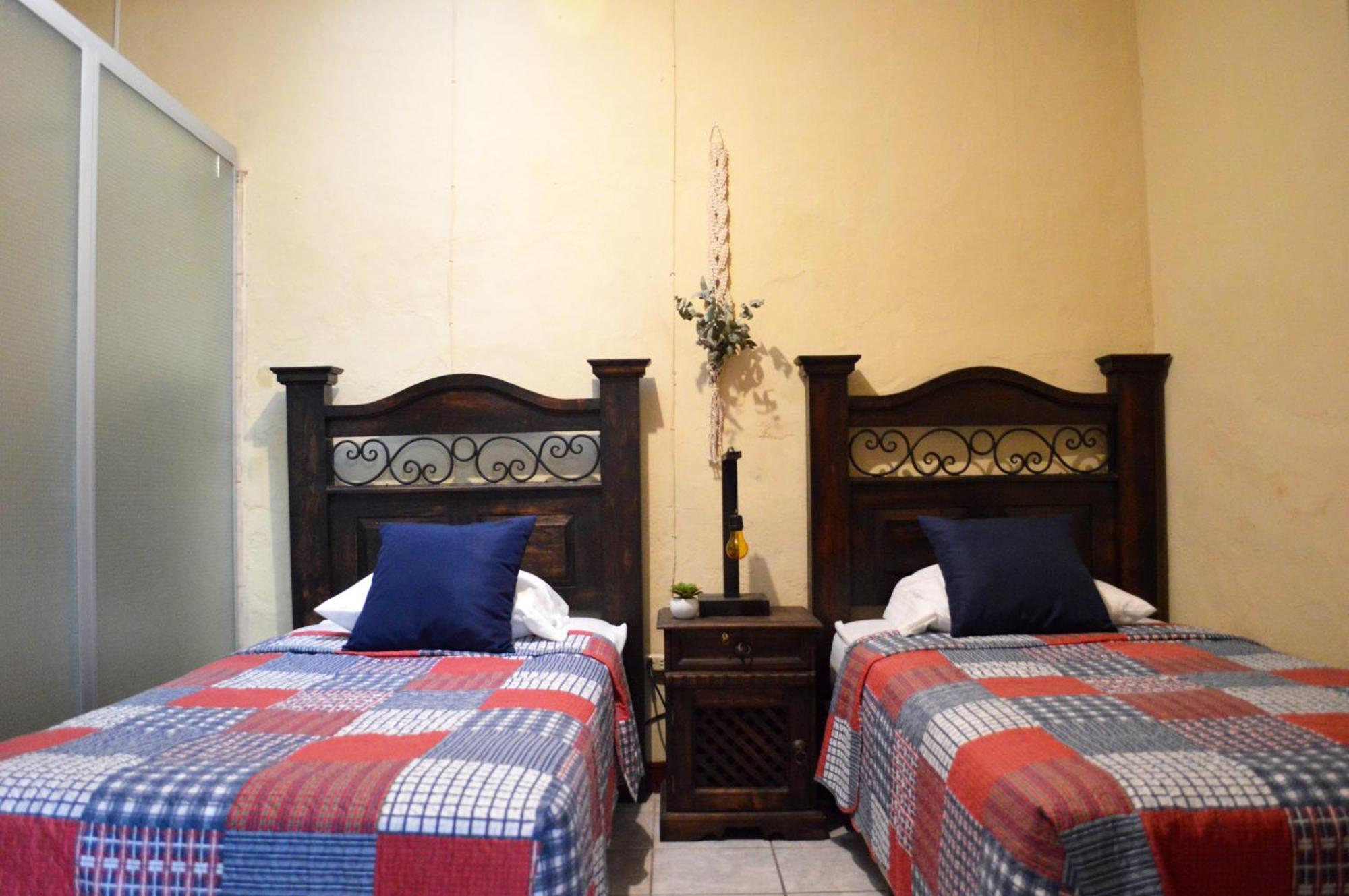 Ave Del Paraiso Guest House Антигуа-Гватемала Экстерьер фото
