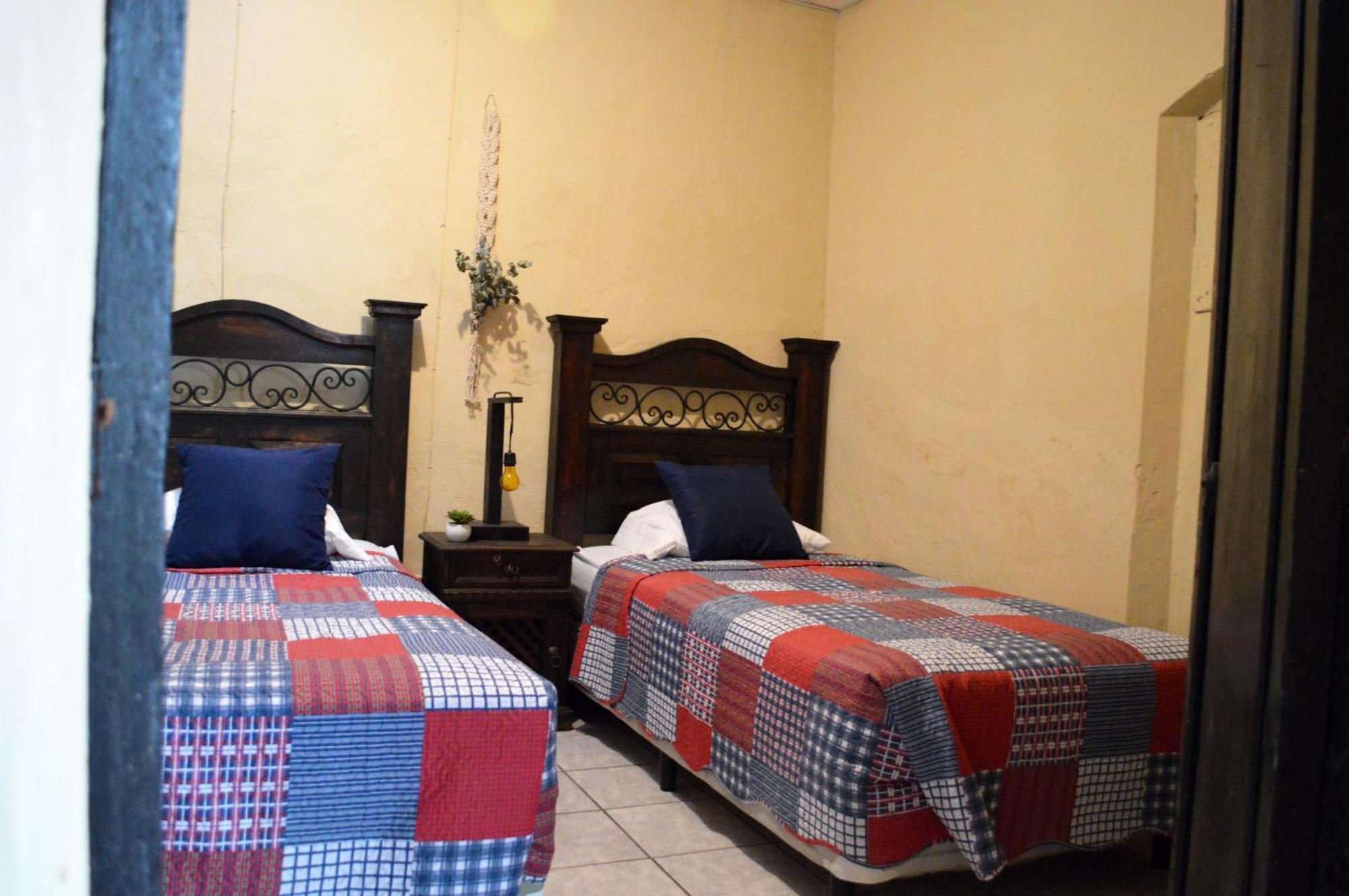 Ave Del Paraiso Guest House Антигуа-Гватемала Экстерьер фото