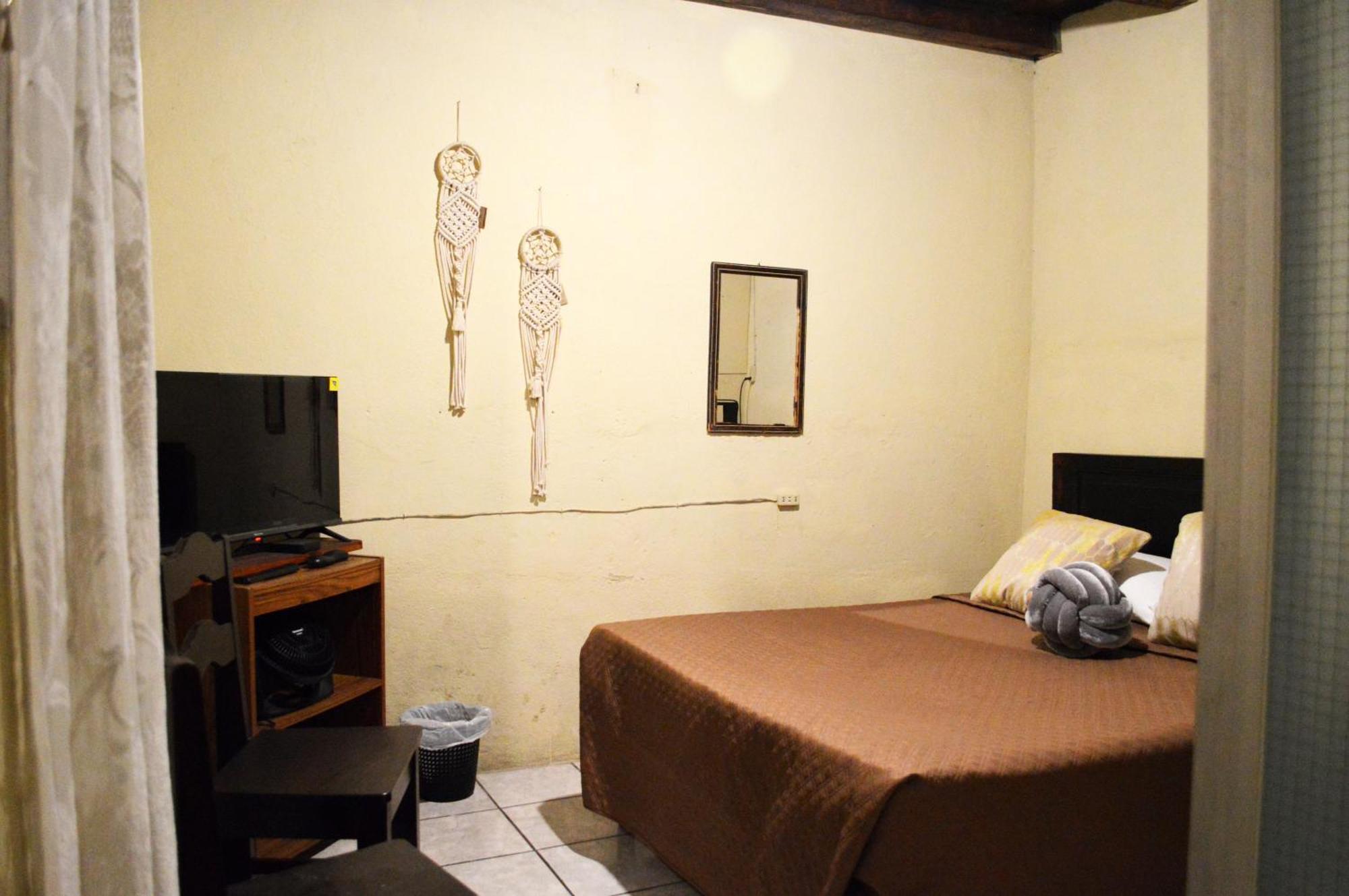 Ave Del Paraiso Guest House Антигуа-Гватемала Экстерьер фото