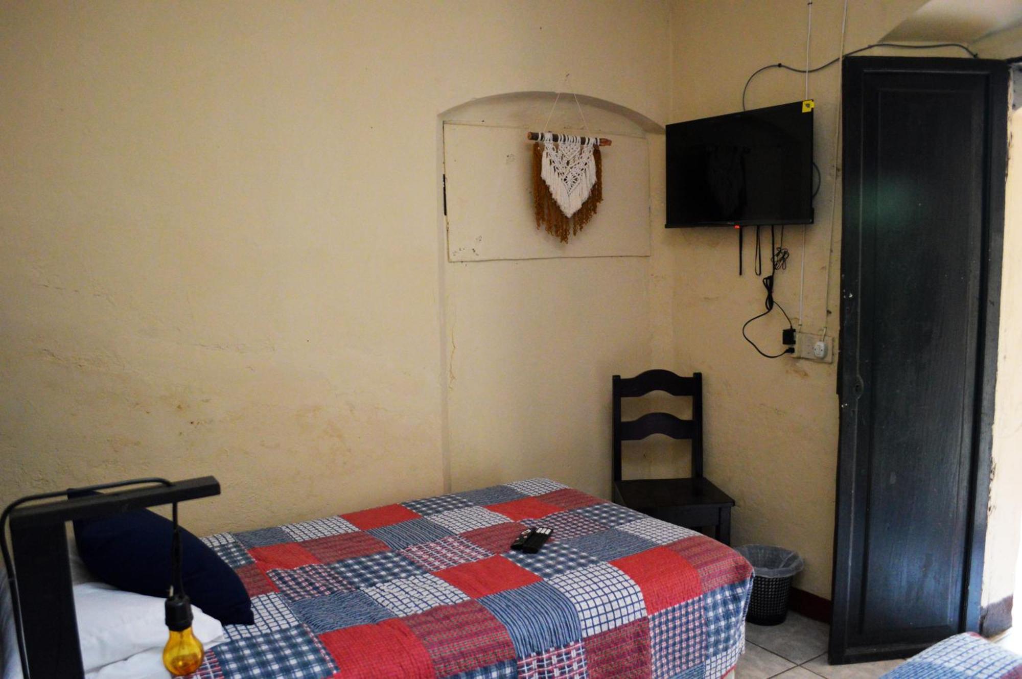 Ave Del Paraiso Guest House Антигуа-Гватемала Экстерьер фото